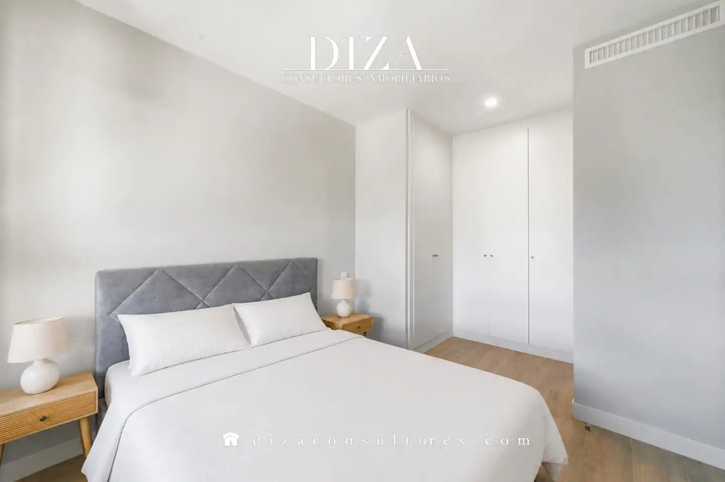Bedroom of Flat for rent in Madrid  with Air Conditioner, Heating and Terrace