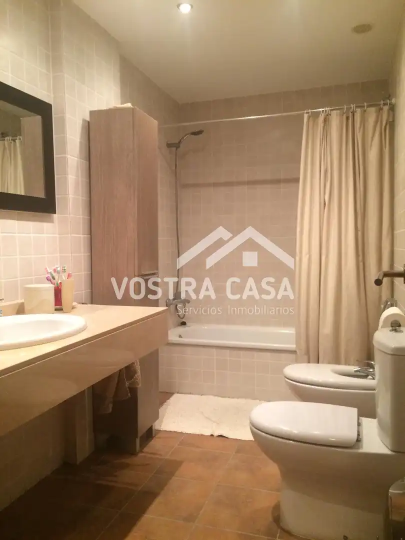 Bany de Apartament de lloguer en Chiva amb Aire condicionat i Alarma