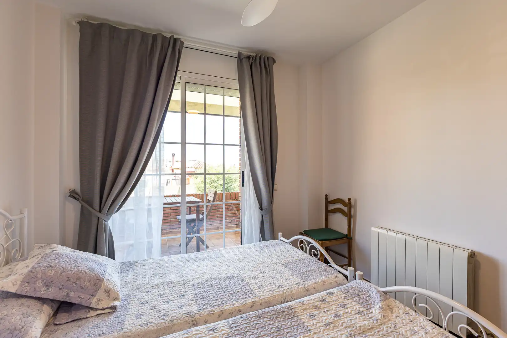 Dormitori de Casa o xalet en venda en Viladecans amb Calefacció, Jardí privat i Terrassa