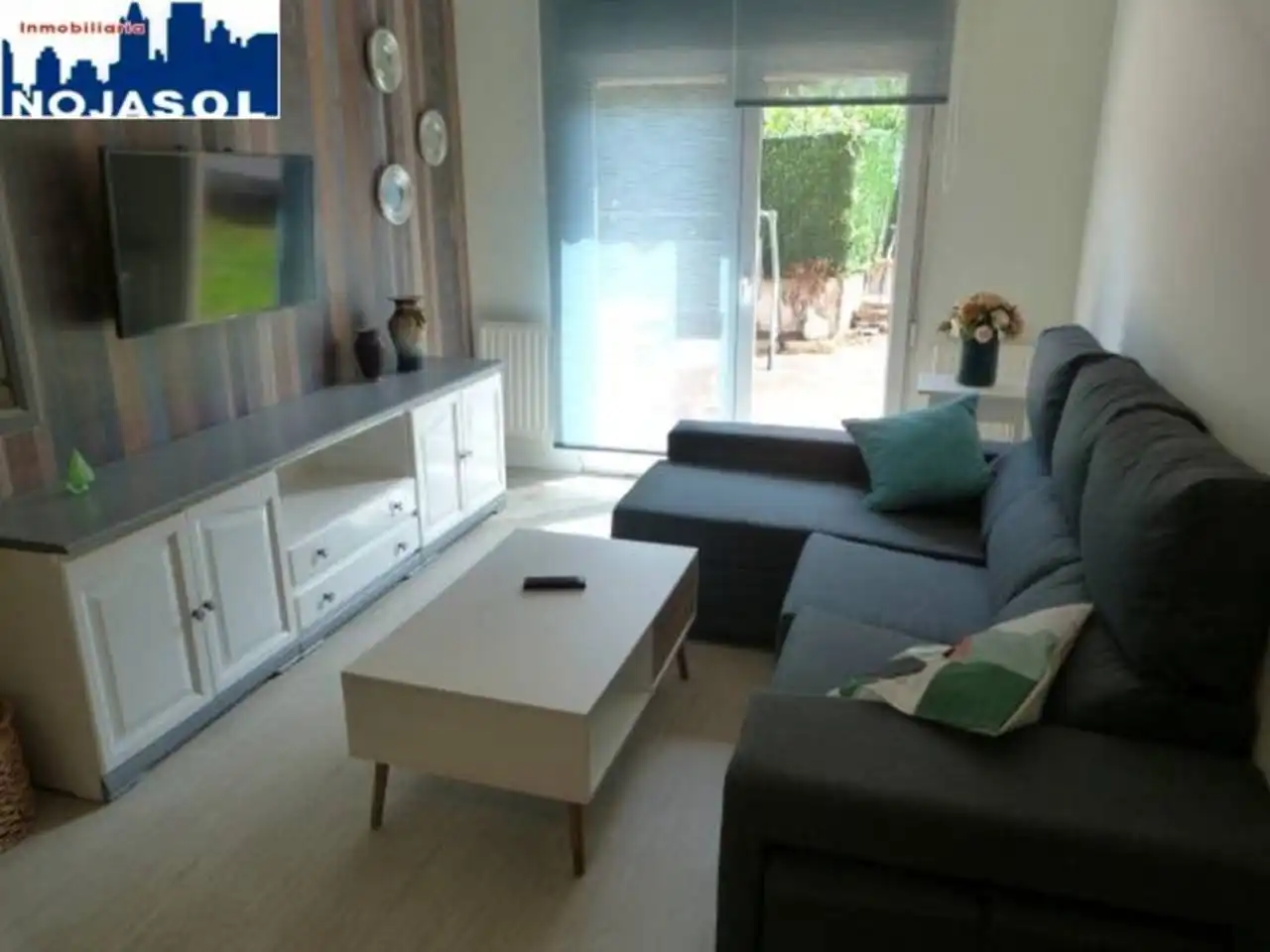 Sala d'estar de Apartament de lloguer en Arnuero amb Calefacció, Jardí privat i Terrassa