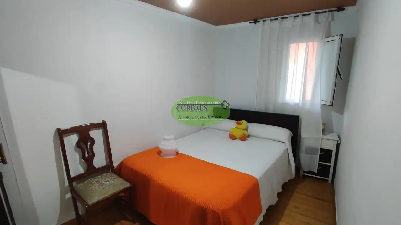 Dormitori de Casa o xalet en venda en O Carballiño   amb Jardí privat, Terrassa i Moblat