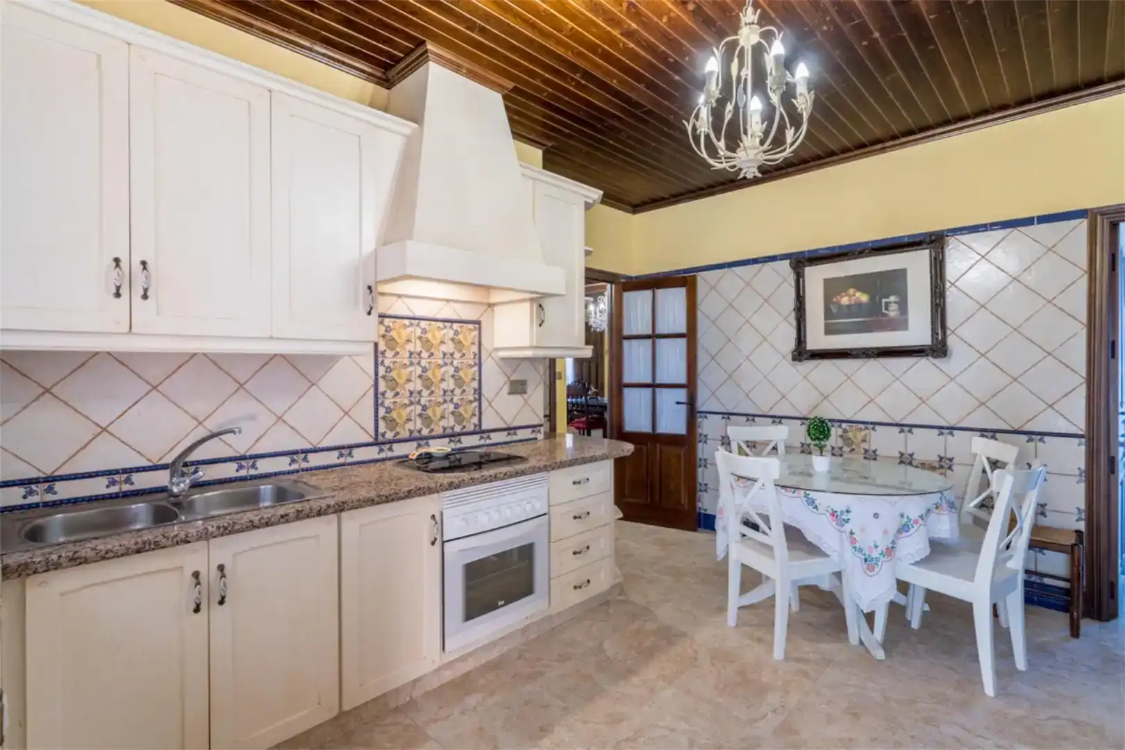 Cocina de Casa o chalet en venta en Fuentes de Andalucía con Aire acondicionado y Piscina