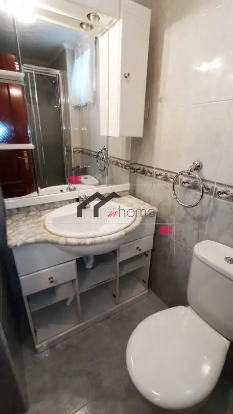 Baño de Piso en venta en Barakaldo  con Calefacción y Amueblado