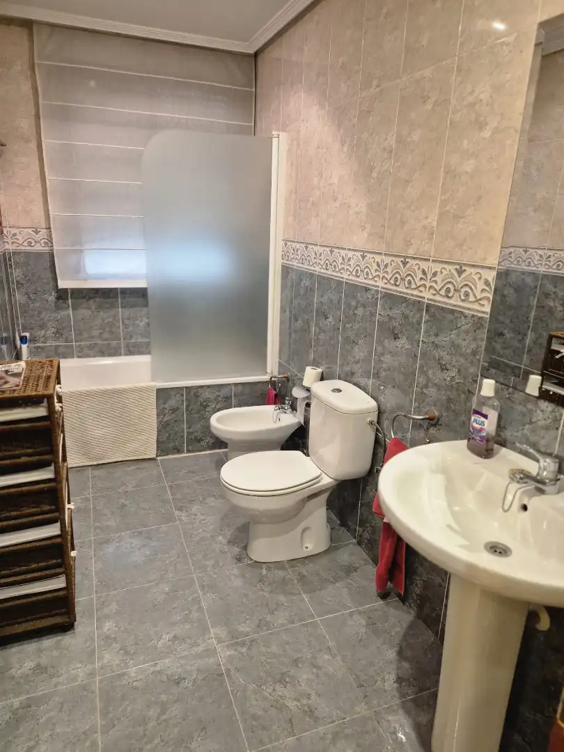 Baño de Piso en venta en Talavera de la Reina con Aire acondicionado, Calefacción y Parquet