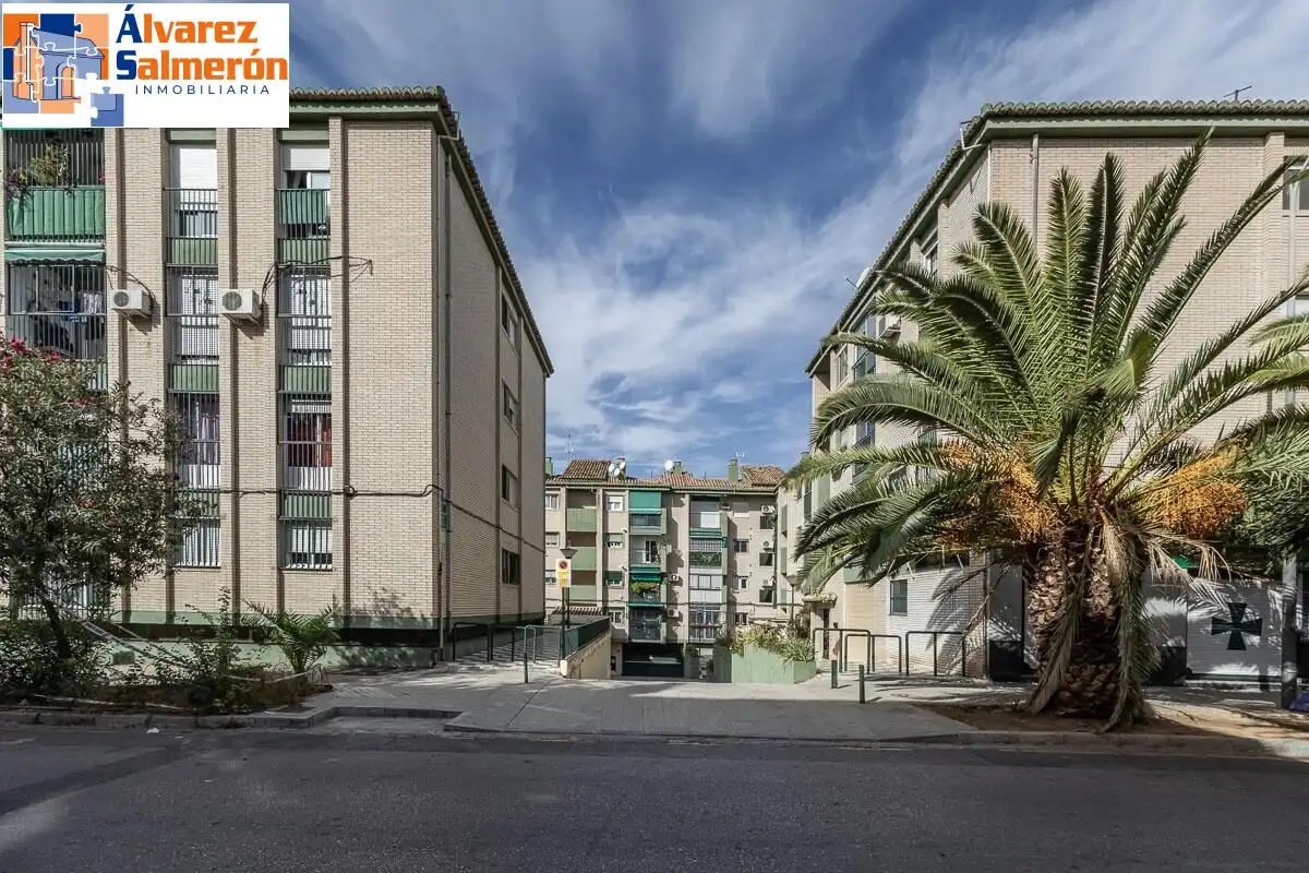 Exterior view of Flat for sale in Granada  with Air Conditioner, Heating and Terrace