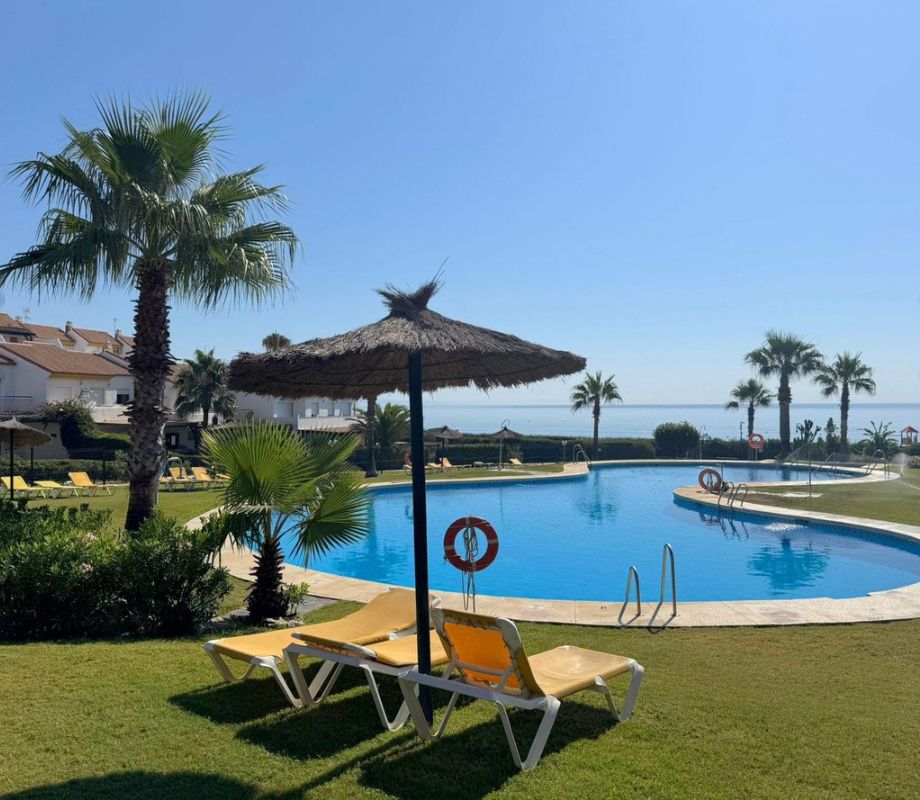 Piscina de Pis en venda en Manilva amb Terrassa, Moblat i Forn