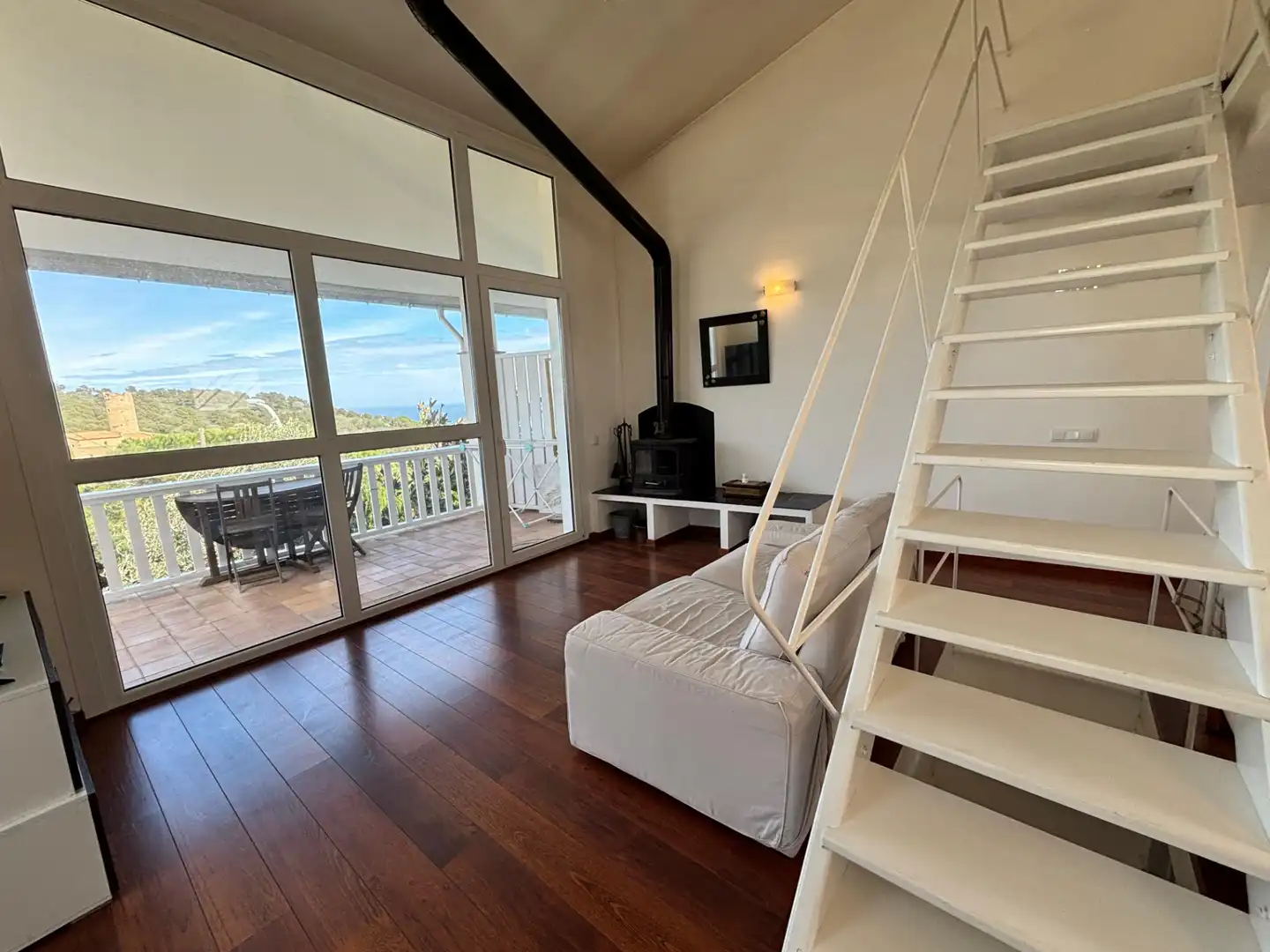 Sala de estar de Casa adosada en venta en Begur con Aire acondicionado, Calefacción y Jardín privado