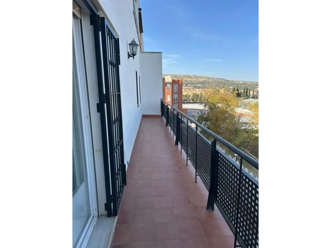 Vista exterior de Dúplex en venta en Baza con Calefacción, Terraza y Trastero