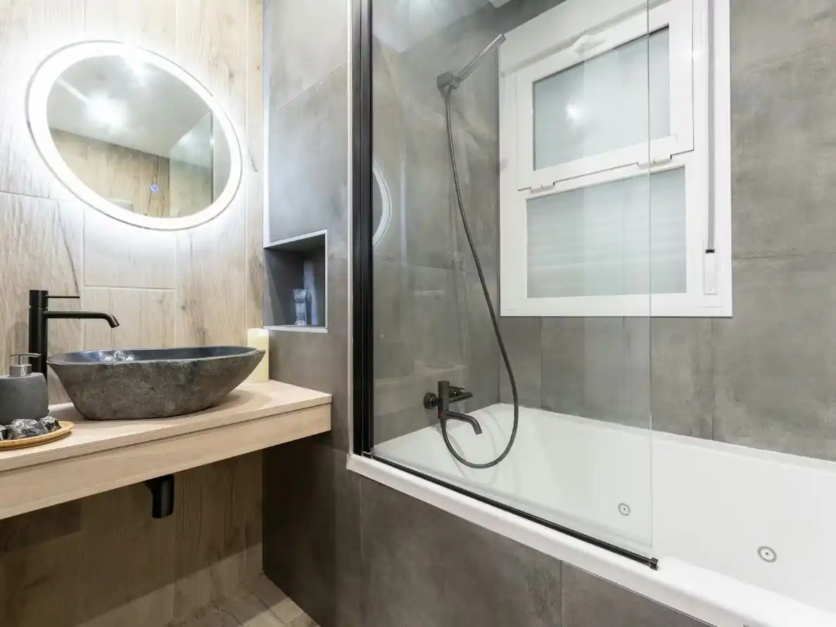 Baño de Estudio de alquiler en Málaga con Aire acondicionado, Calefacción y Parquet