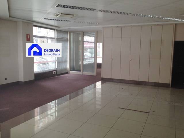 Local comercial en Alquiler en Avenida de Pando en Milán - Pumarín