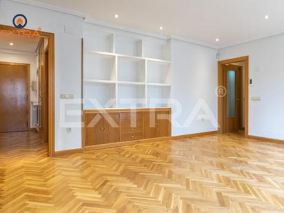 Living room of Flat to rent in  Madrid Capital  with Air Conditioner and Balcony