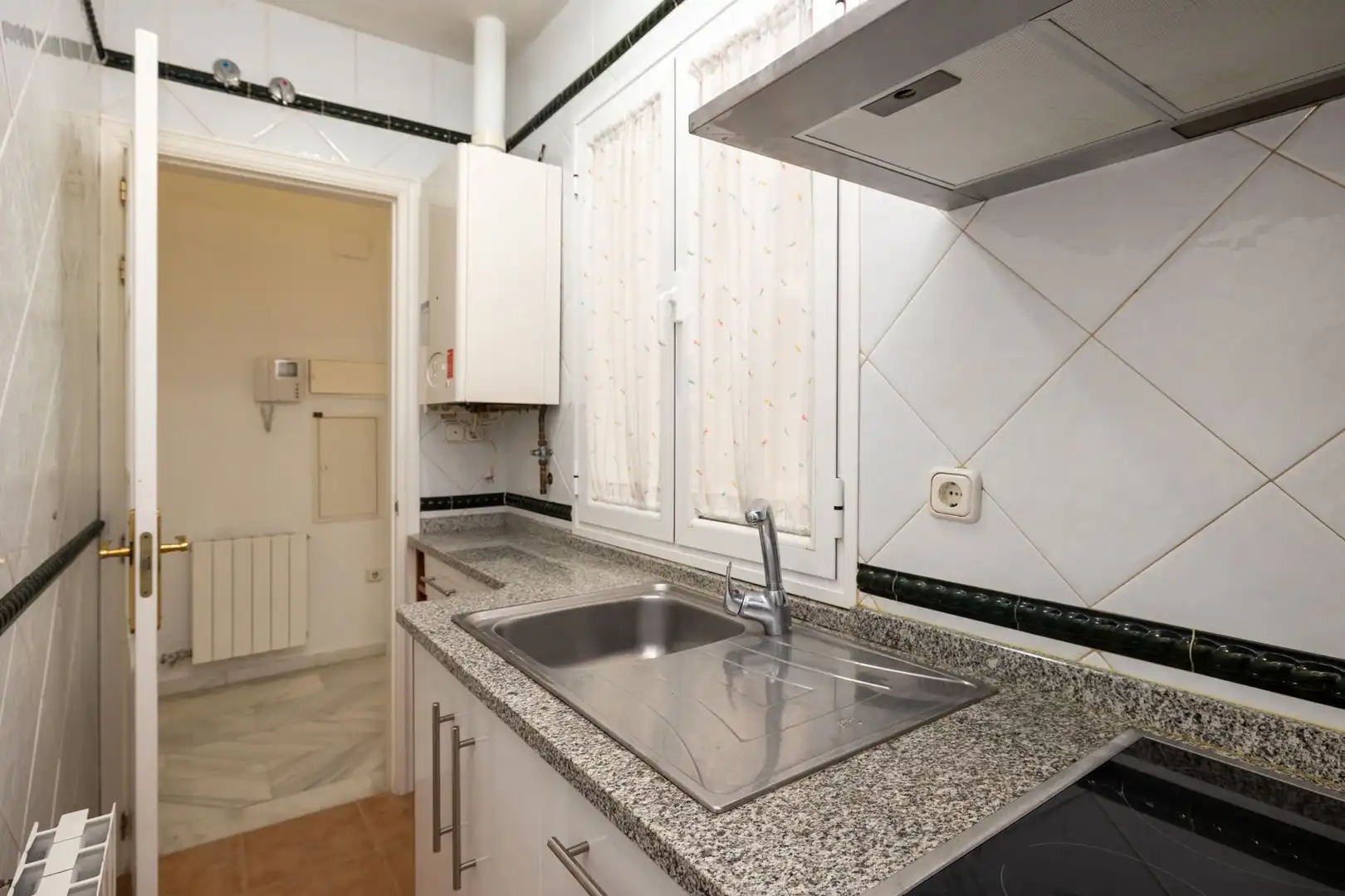Cocina de Apartamento de alquiler en Granada con Aire acondicionado, Calefacción y Lavadora