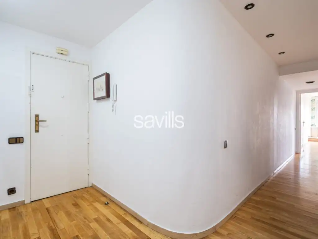 Dormitori de Apartament en venda en Barcelona amb Balcó