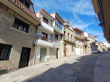 Casa amb balcó en venda a Rúa Cruceiro