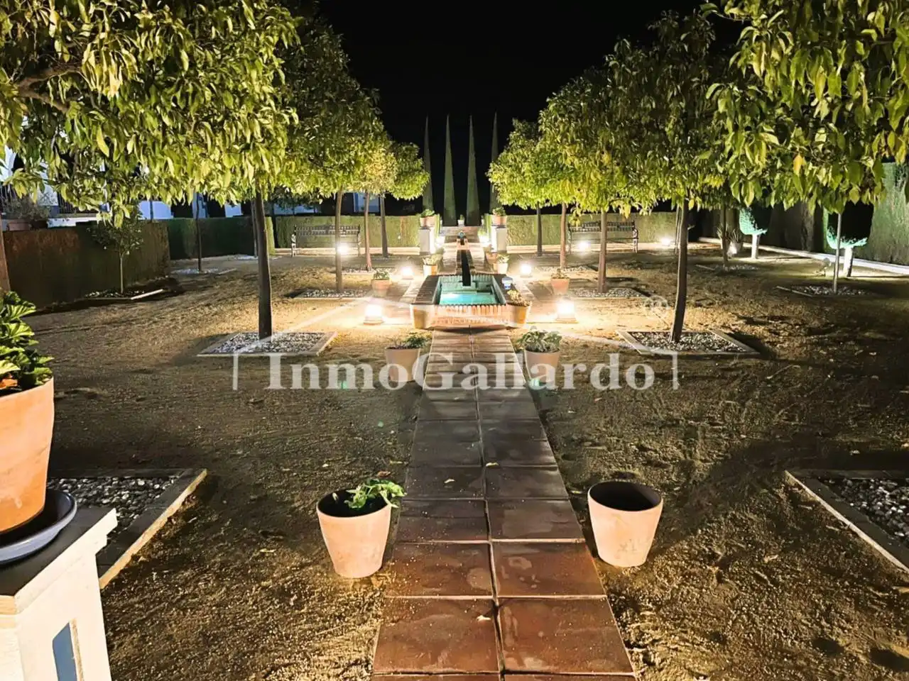 Garden of Buildings for sale in Lucena