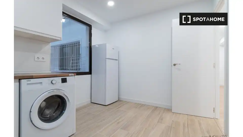 Flat for rent in Madrid  with Air Conditioner, Heating and Furnished