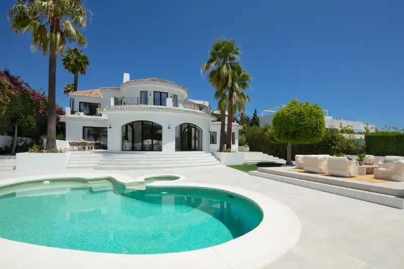 House with pool for sale in Marbella Centro