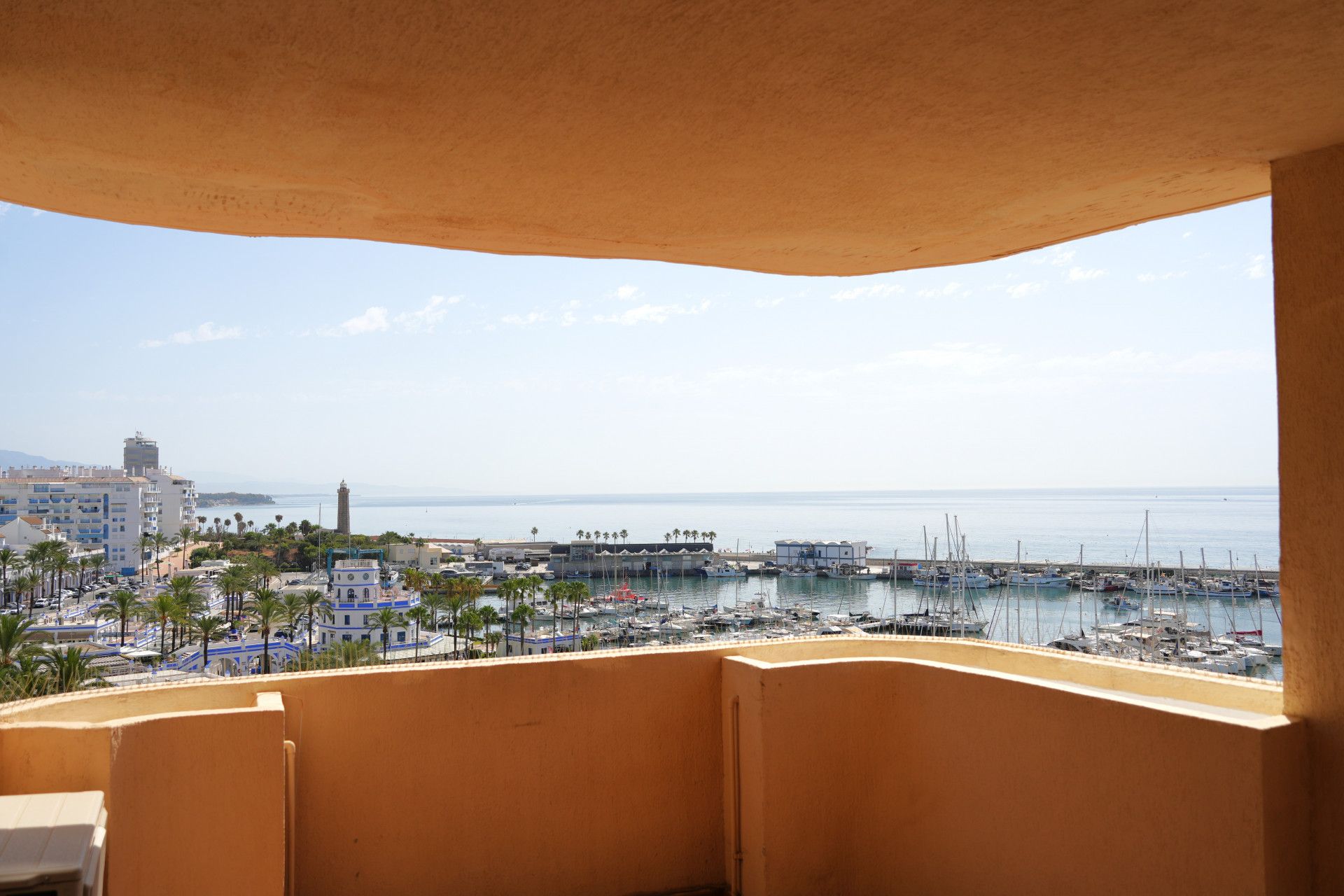 Habitación de Apartamento en venta en Estepona con Aire acondicionado, Terraza y Piscina