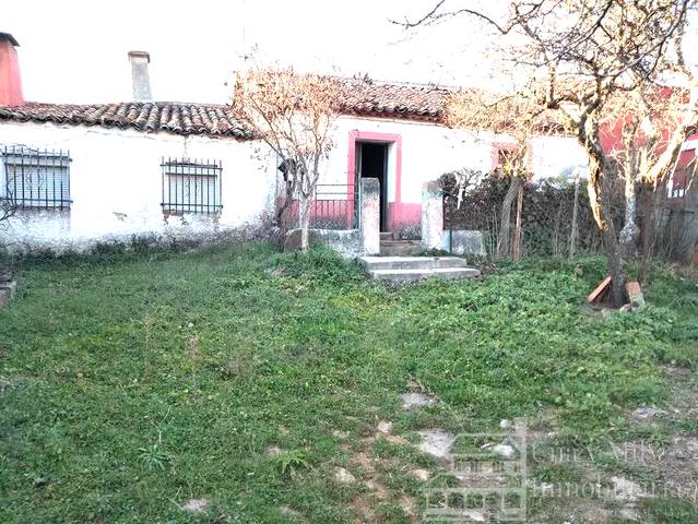 Casa-chalet en Venta en Membribe de la Sierra