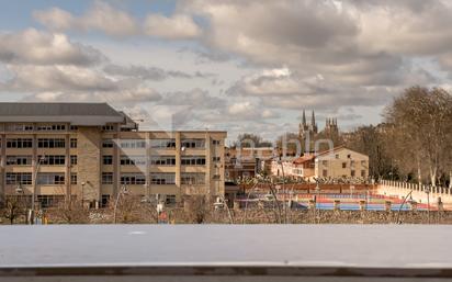 Vista exterior de Casa adosada en venda en Burgos Capital amb Aire condicionat i Terrassa