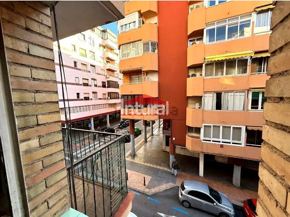 Vista exterior de Pis en venda en Benidorm amb Terrassa
