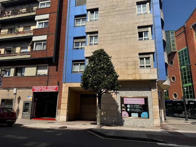 Garaje en Venta en Calle Melquíades Cabal, 10 en Milán - Pumarín