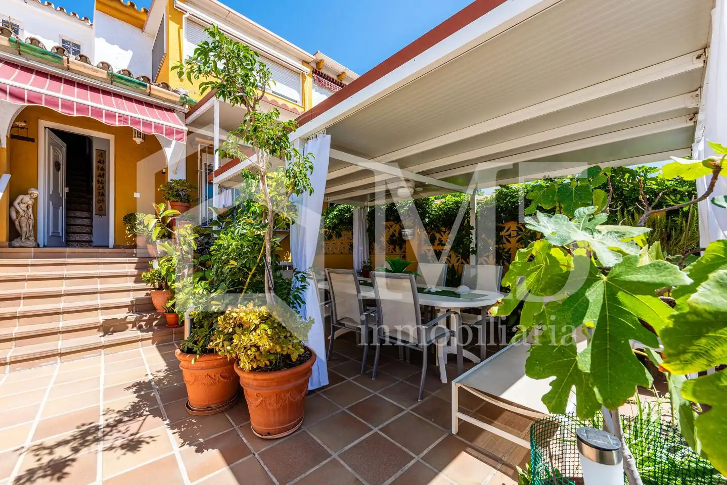 Terrassa de Casa adosada en venda en Vélez-Málaga amb Aire condicionat, Calefacció i Jardí privat