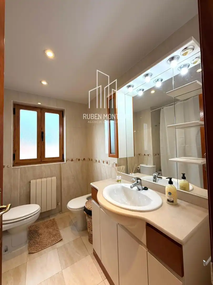 Baño de Ático de alquiler en Salamanca con Calefacción, Terraza y Amueblado