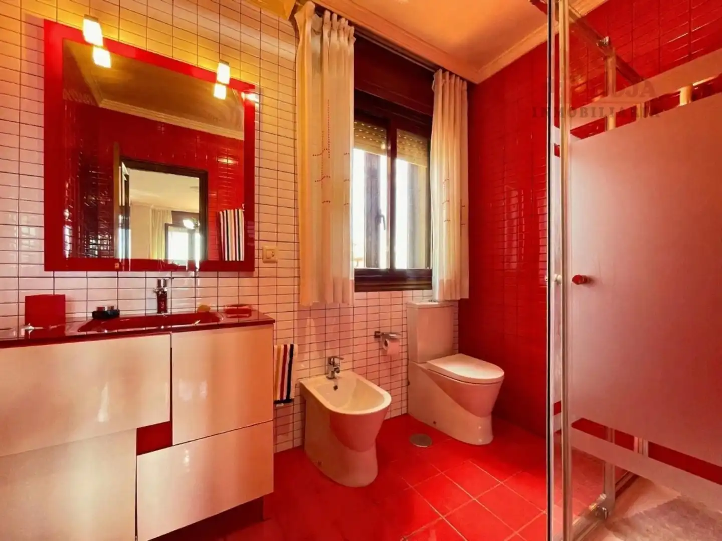 Baño de Casa o chalet en venta en Cangas  con Calefacción, Terraza y Piscina