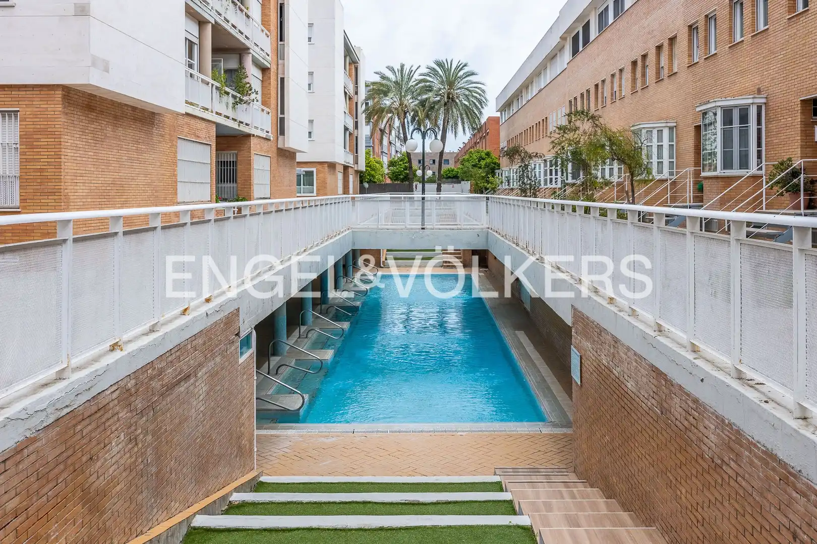 Swimming pool of Houses for sale in Sevilla  with Air Conditioner, Heating and Private garden