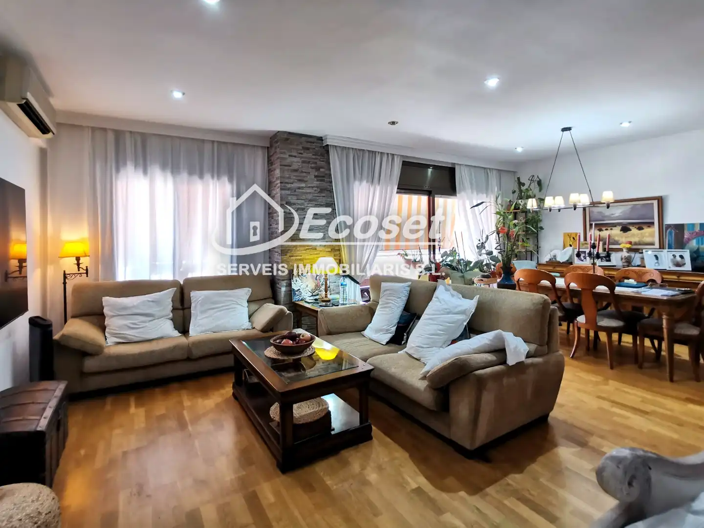 Wohnzimmer von Maisonette zum Verkauf in Cornellà de Llobregat mit Klimaanlage, Parkett und Terrasse