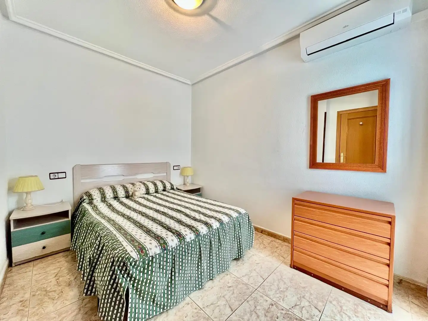Schlafzimmer von Wohnungen zum Verkauf in Torrevieja mit Klimaanlage, Heizung und Möbliert