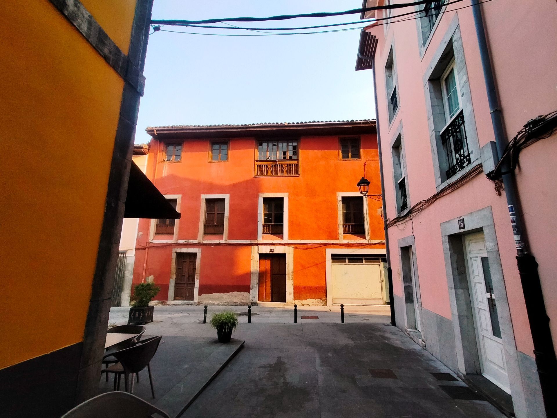 Vista exterior de Edificio en venta en Pravia