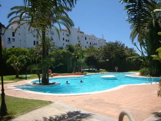 Rez-de-chaussée avec piscine à louer à Nueva Andalucía, imagen 12