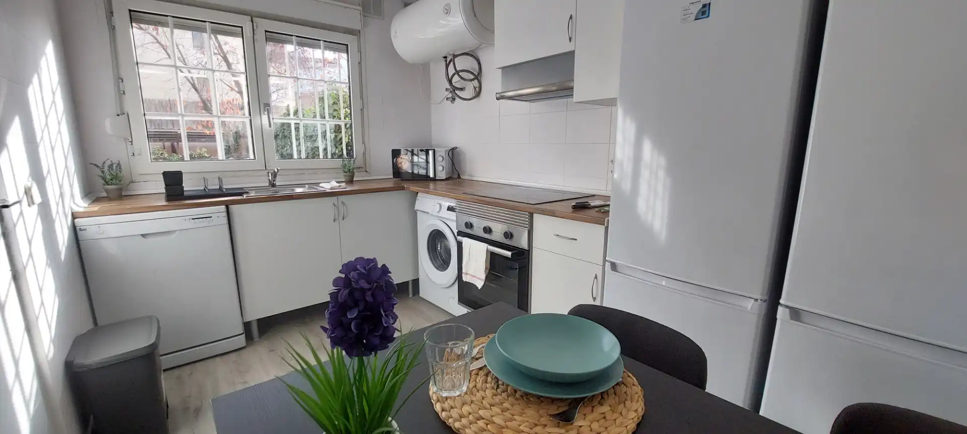 Cuina de Casa o xalet per a compartir en Madrid amb Aire condicionat, Calefacció i Jardí privat