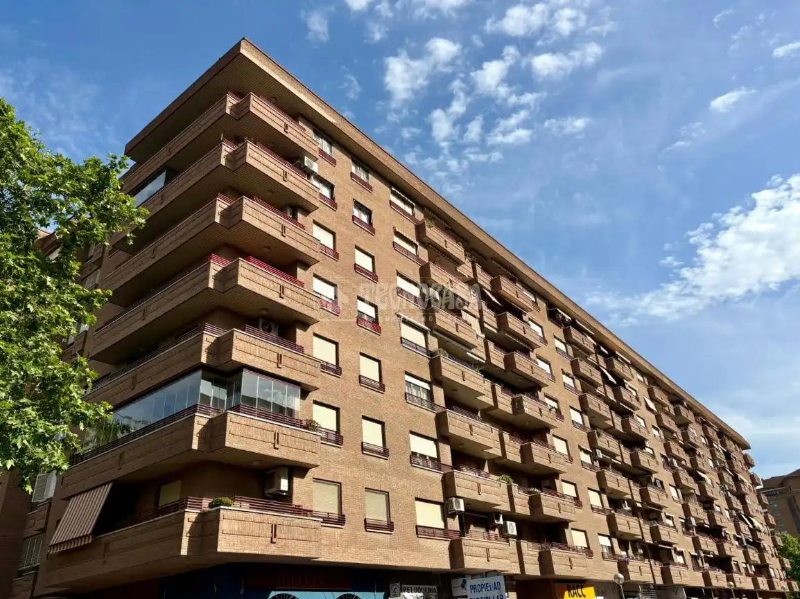 Vista exterior de Piso en venta en  Zaragoza Capital con Calefacción, Terraza y Trastero