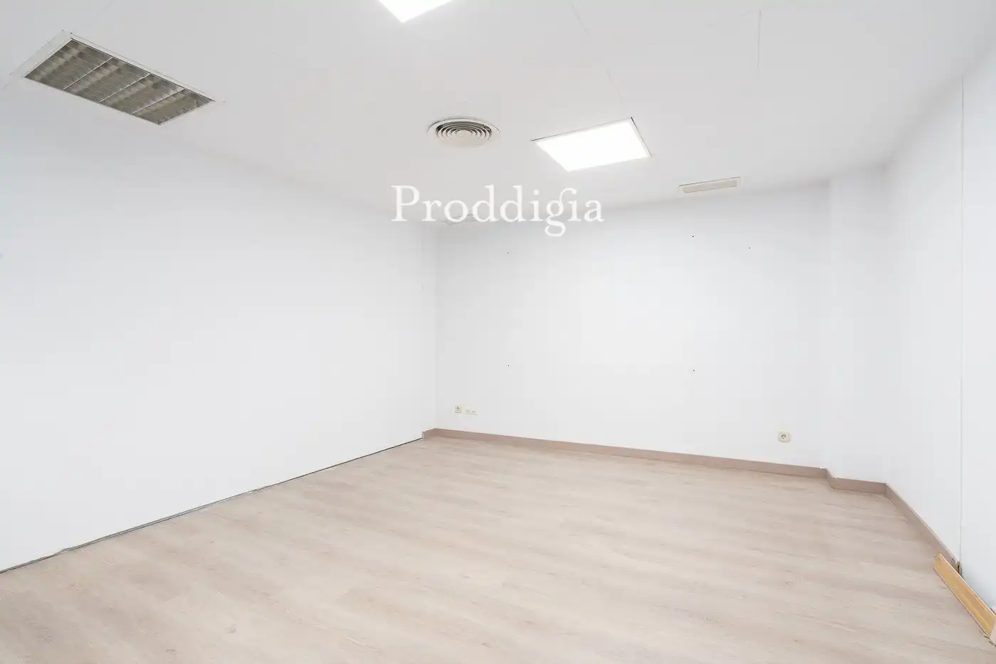 Office for rent in Barcelona  with Air Conditioner, Heating and Internet