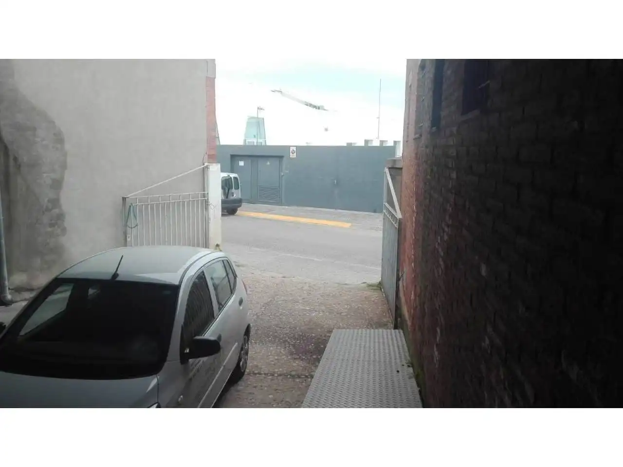 Parkplatz von Fabrikhallen zum Verkauf in Terrassa