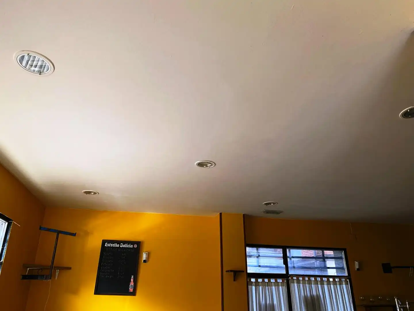 Local en venta en Gijón  con Amueblado y Alarma