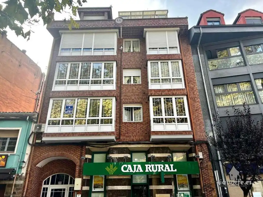 Vista exterior de Oficina en venda en Langreo amb Aire condicionat i Calefacció