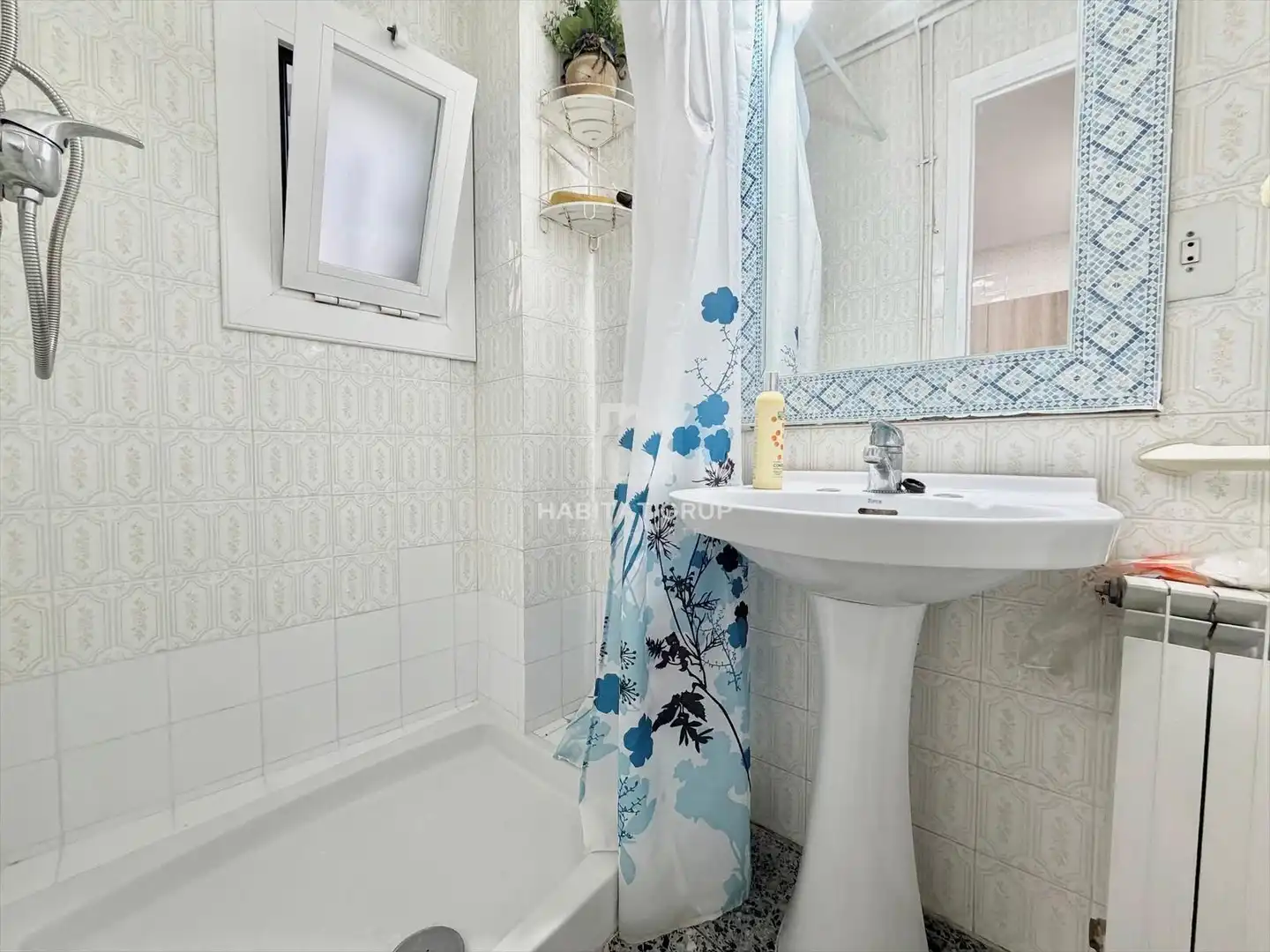 Baño de Piso en venta en Girona con Calefacción y Terraza