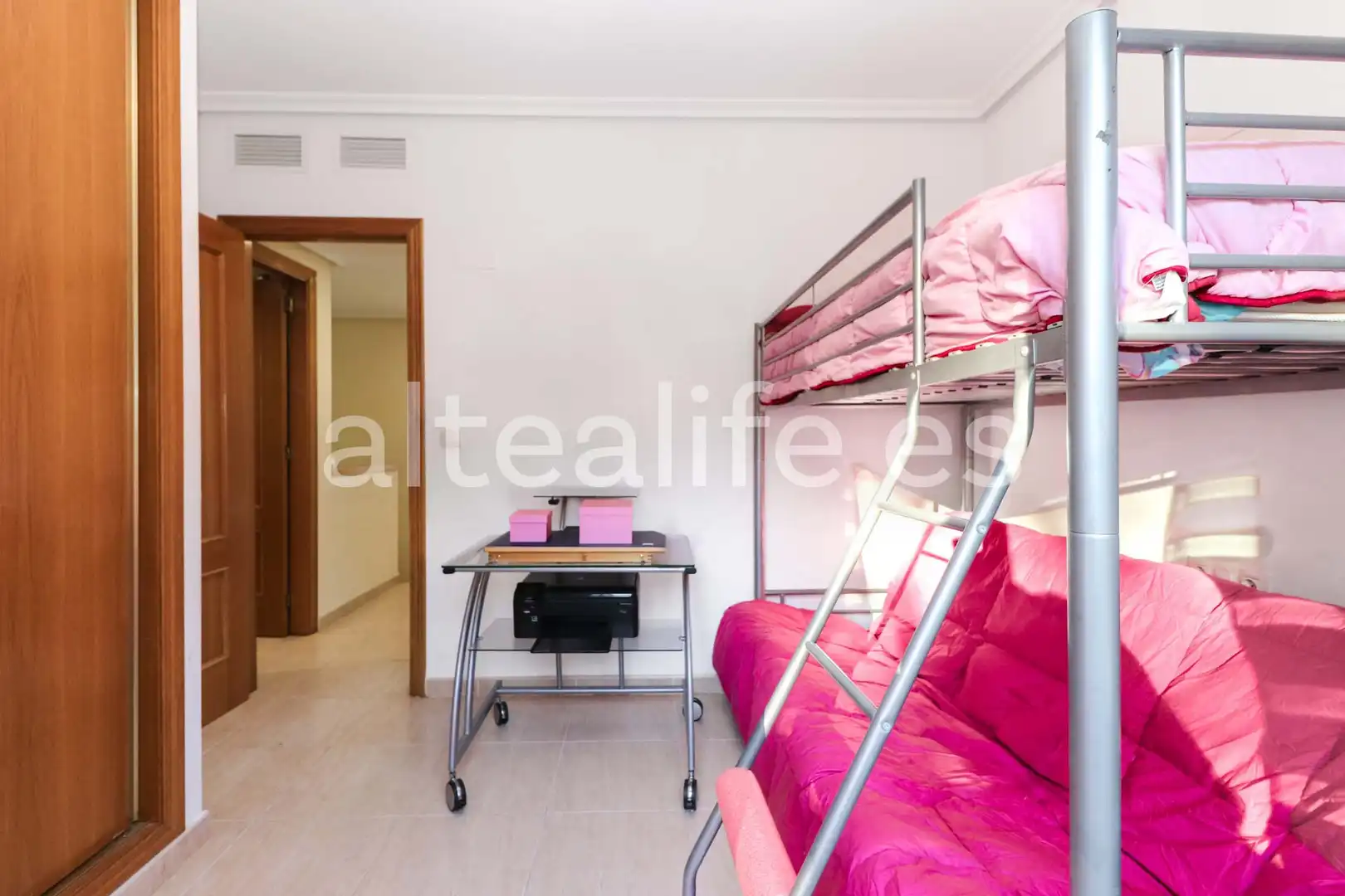 Habitación de Casa adosada en venta en La Nucia con Calefacción, Terraza y Piscina comunitaria