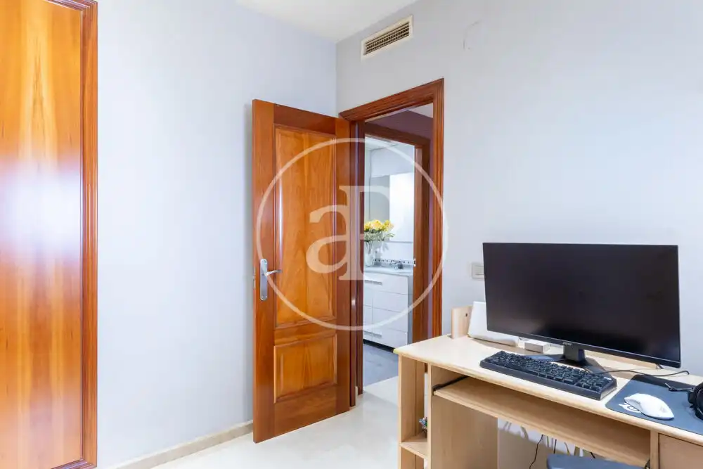 Piso en venta en Avinguda Cardenal Vicent Enrique I Tarancó, Piscinas