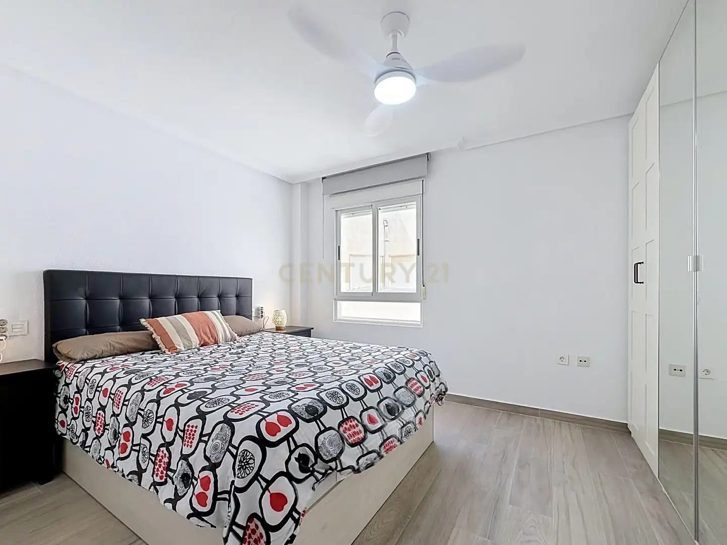 Bedroom of Apartments for rent in Torrevieja  with Air Conditioner, Oven and Washing machine