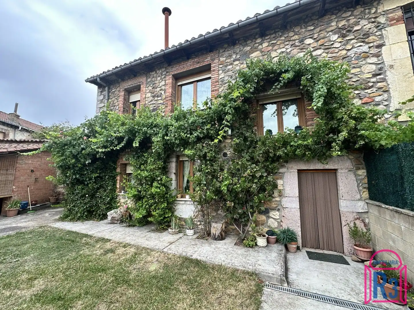 Vista exterior de Casa o xalet en venda en Matallana de Torío amb Moblat
