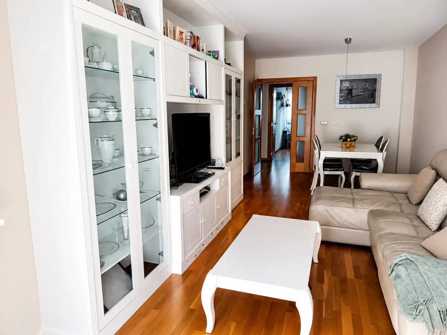 Living room of Flat for sale in A Coruña Capital   with Heating, Parquet flooring and Terrace