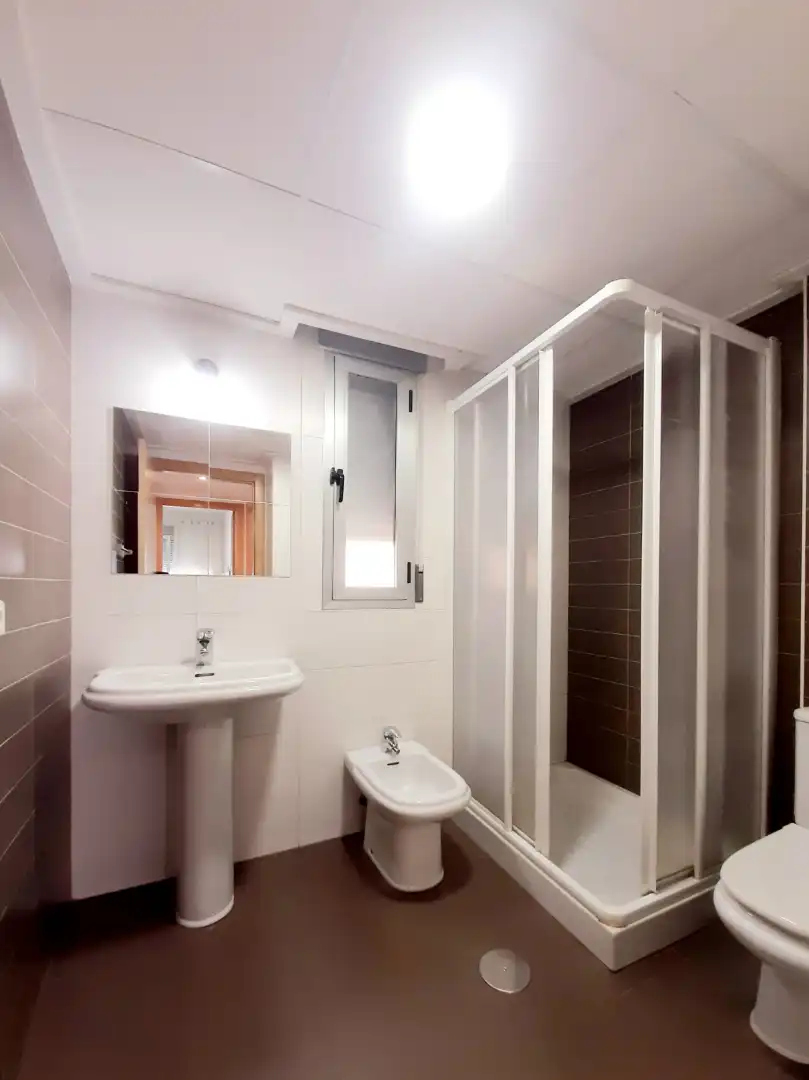Baño de Piso de alquiler en Archena con Aire acondicionado, Calefacción y Terraza