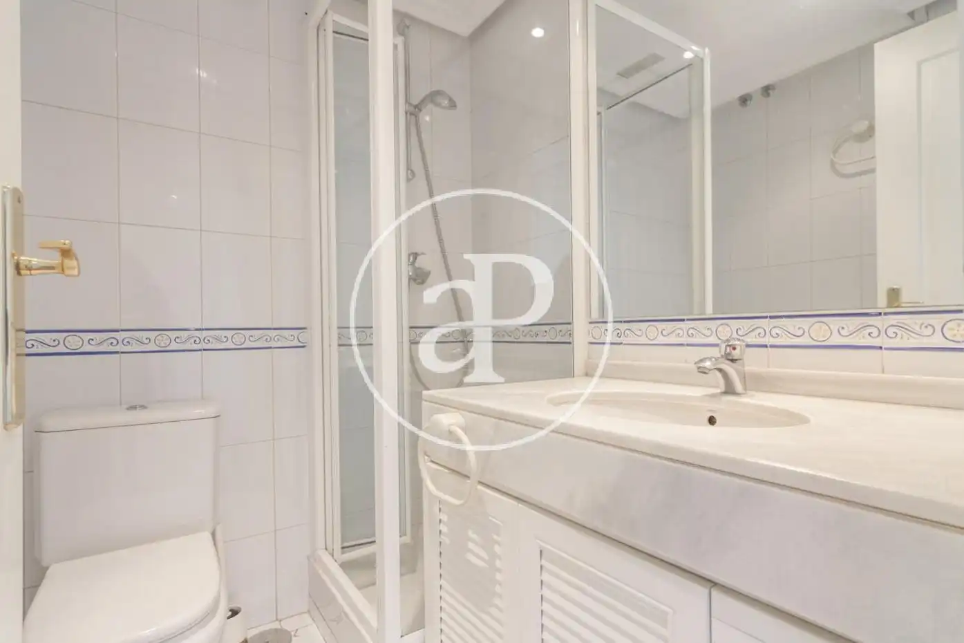 Bathroom of Flat for rent in La Moraleja  with Air Conditioner, Heating and Terrace
