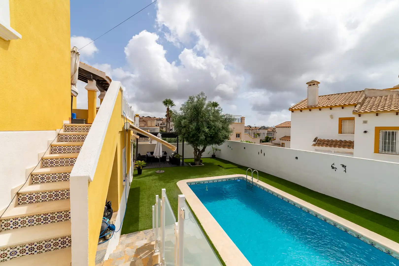 Piscina de Casa o xalet en venda en San Miguel de Salinas amb Aire condicionat, Jardí privat i Terrassa