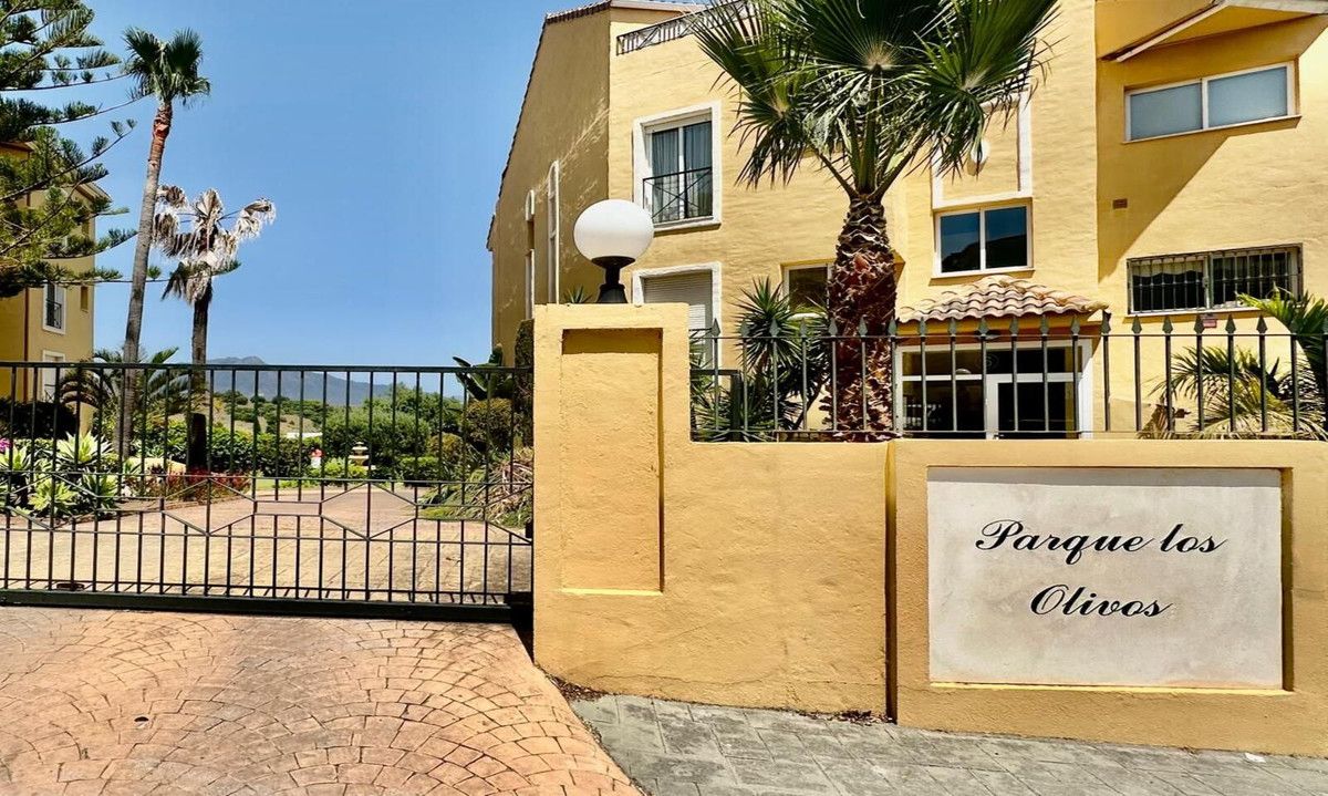 Exterior view of Apartment to rent in Estepona  with Air Conditioner, Terrace and Storage room